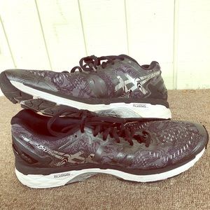 Men’s running shoes